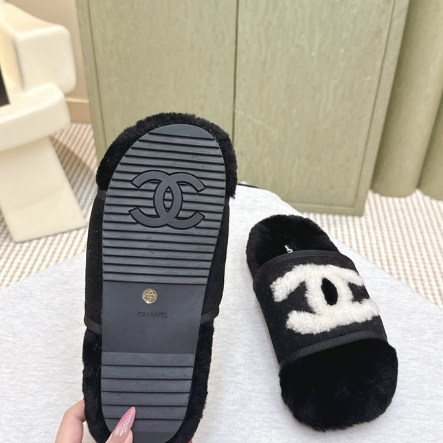 CHANEL 25S FUR SLIPPERS DOUBLE-LAYERED IN BLACK WITH WHITE CC LOGO