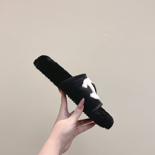 CHANEL 25S FUR SLIPPERS DOUBLE-LAYERED IN BLACK WITH WHITE CC LOGO
