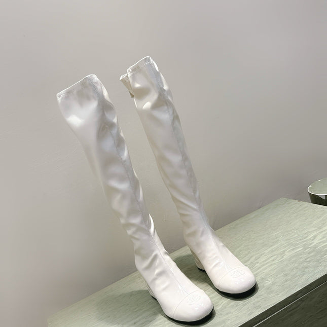 CHANEL 25S KNEE-HIGH BOOTS 60MM IN WHITE PATENT CALFSKIN WEDGE HEELS