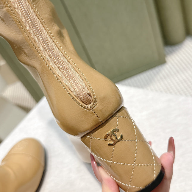 CHANEL 25S KNEE-HIGH BOOTS 60MM IN BEIGE PATENT CALFSKIN WEDGE HEELS