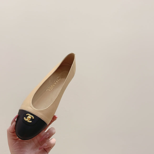CHANEL 25S BALLET FLATS IN BEIGE CALFSKIN WITH BLACK CAP TOE GOLD HARDWARE