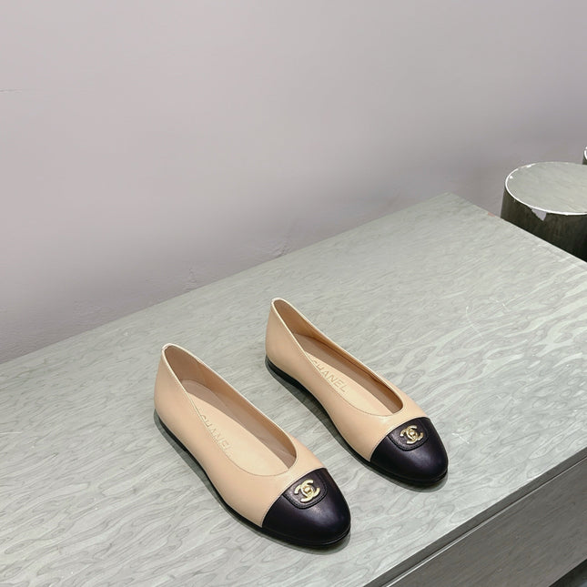 CHANEL 25S BALLET FLATS IN BEIGE CALFSKIN WITH BLACK CAP TOE GOLD HARDWARE