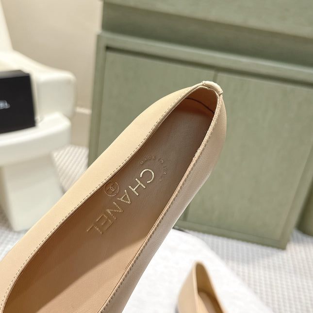 CHANEL 25S BALLET FLATS IN BEIGE CALFSKIN WITH BLACK CAP TOE GOLD HARDWARE