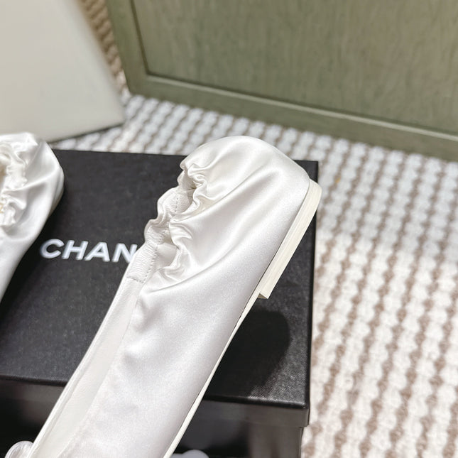 CHANEL 25S MARY JANE BALLET FLATS IN WHITE SILK SATIN
