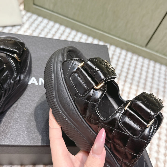 CHANEL 25S STRAP SANDALS IN BLACK PATENT CALFSKIN SILVER HARDWARE