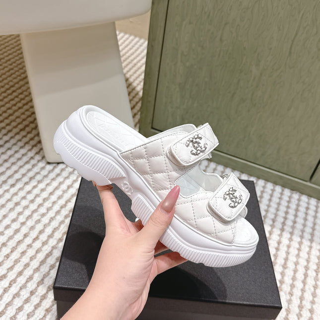 CHANEL 25S STRAP SANDALS IN WHITE PATENT CALFSKIN SILVER HARDWARE