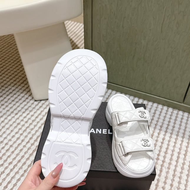 CHANEL 25S STRAP SANDALS IN WHITE PATENT CALFSKIN SILVER HARDWARE
