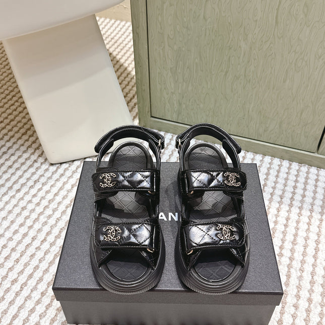CHANEL 25S SANDALS IN BLACK PATENT CALFSKIN GOLD HARDWARE