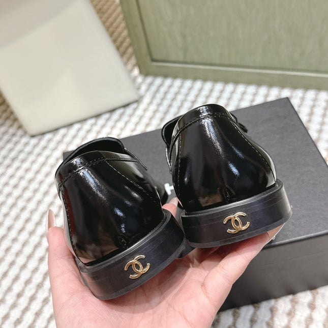 CHANEL 25S GODDESS FLAT LOAFERS IN BLACK PATENT CALFSKIN GOLD HARDWARE