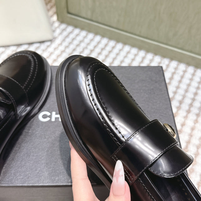 CHANEL 25S GODDESS FLAT LOAFERS IN BLACK GLOSSY CALFSKIN GOLD HARDWARE