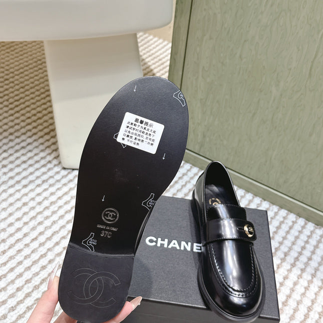 CHANEL 25S GODDESS FLAT LOAFERS IN BLACK GLOSSY CALFSKIN GOLD HARDWARE