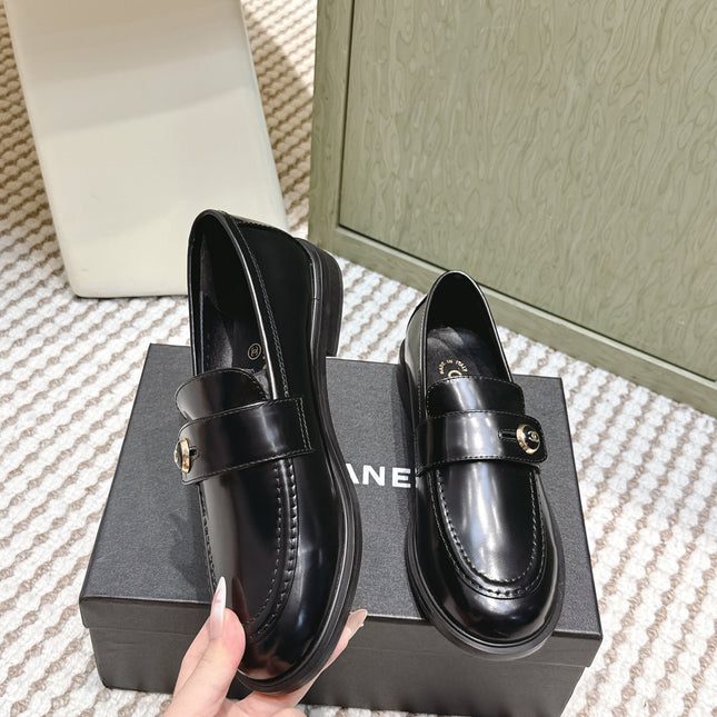 CHANEL 25S GODDESS FLAT LOAFERS IN BLACK GLOSSY CALFSKIN GOLD HARDWARE