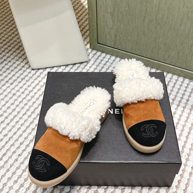 CHANEL 25S INDOOR SLIPPERS IN CARAMEL AND BLACK SUEDE FUR-LINED