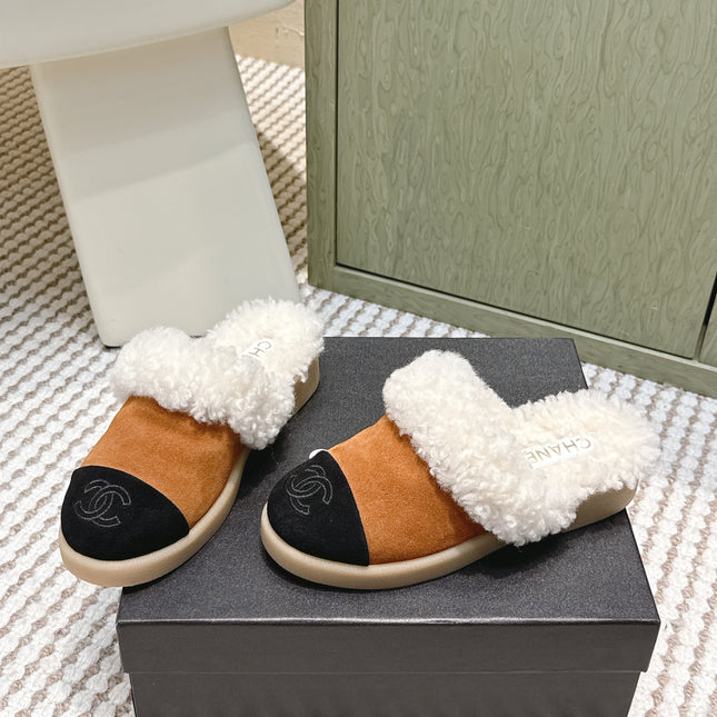 CHANEL 25S INDOOR SLIPPERS IN CARAMEL AND BLACK SUEDE FUR-LINED