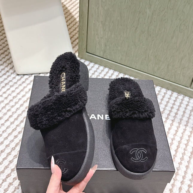 CHANEL 25S INDOOR SLIPPERS IN BLACK SUEDE FUR-LINED