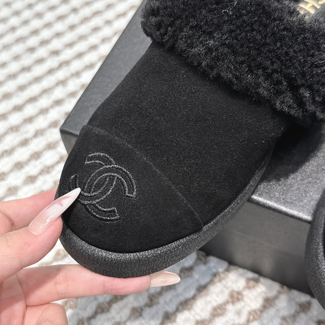 CHANEL 25S INDOOR SLIPPERS IN BLACK SUEDE FUR-LINED