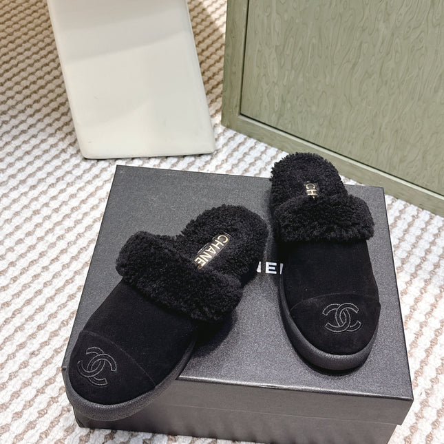 CHANEL 25S INDOOR SLIPPERS IN BLACK SUEDE FUR-LINED