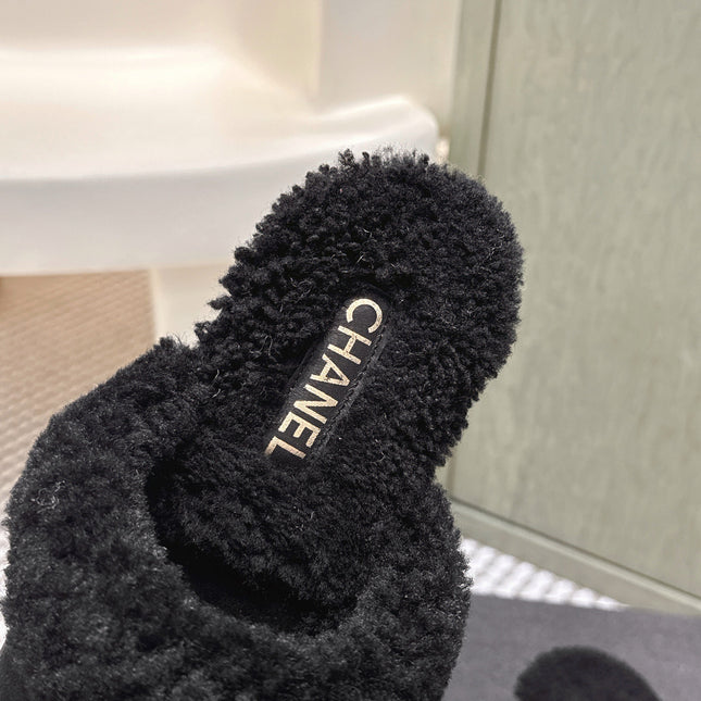 CHANEL 25S INDOOR SLIPPERS IN BLACK SUEDE FUR-LINED