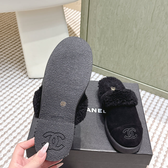 CHANEL 25S INDOOR SLIPPERS IN BLACK SUEDE FUR-LINED