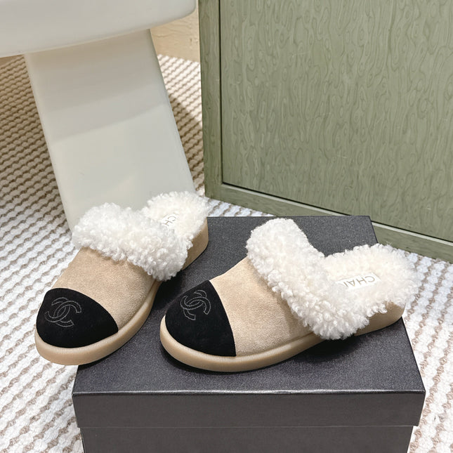 CHANEL 25S INDOOR SLIPPERS IN BEIGE AND BLACK SUEDE FUR-LINED