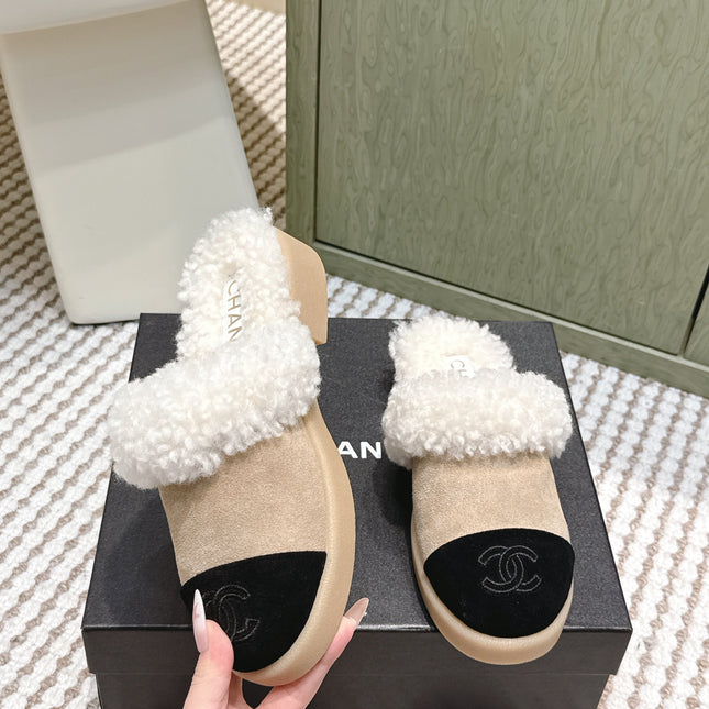 CHANEL 25S INDOOR SLIPPERS IN BEIGE AND BLACK SUEDE FUR-LINED