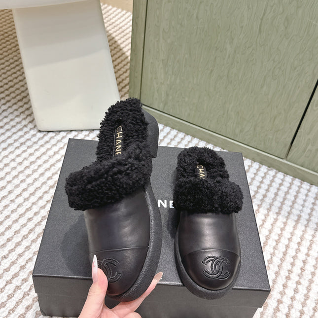 CHANEL 25S INDOOR SLIPPERS IN BLACK CALFSKIN FUR-LINED