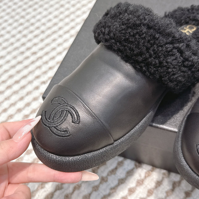 CHANEL 25S INDOOR SLIPPERS IN BLACK CALFSKIN FUR-LINED