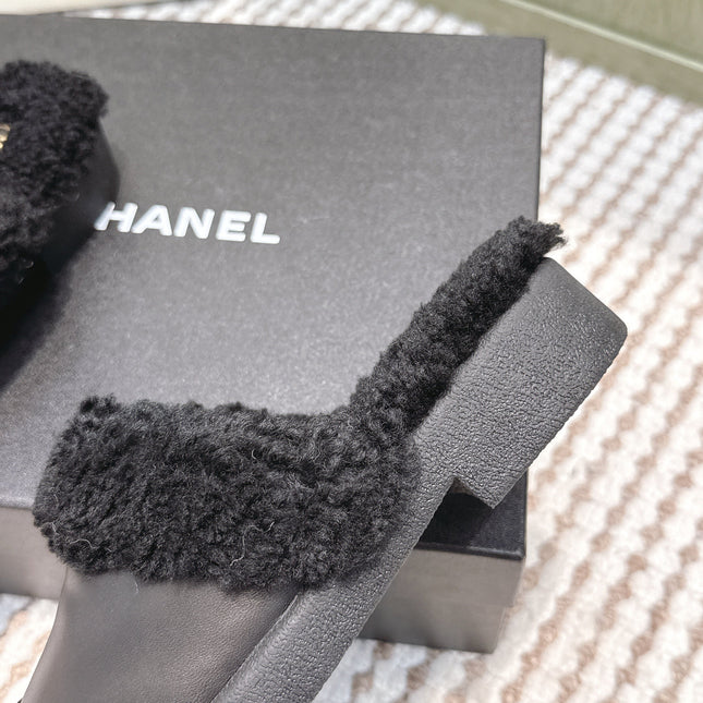 CHANEL 25S INDOOR SLIPPERS IN BLACK CALFSKIN FUR-LINED