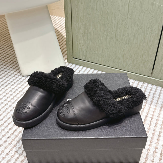 CHANEL 25S INDOOR SLIPPERS IN BLACK CALFSKIN FUR-LINED