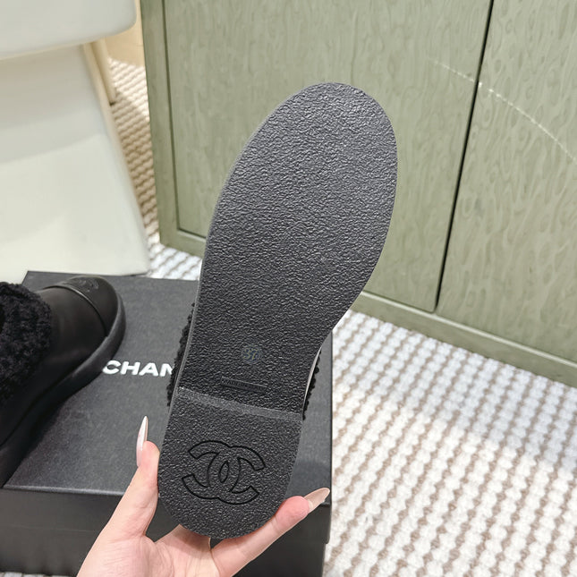 CHANEL 25S SHORT BOOTS IN BLACK CALFSKIN WITH SHEEPSKIN LINING