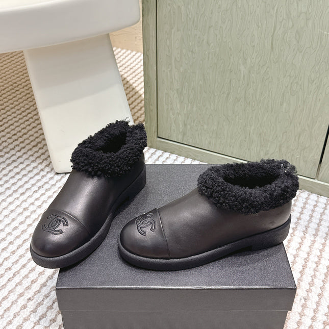 CHANEL 25S SHORT BOOTS IN BLACK CALFSKIN WITH SHEEPSKIN LINING