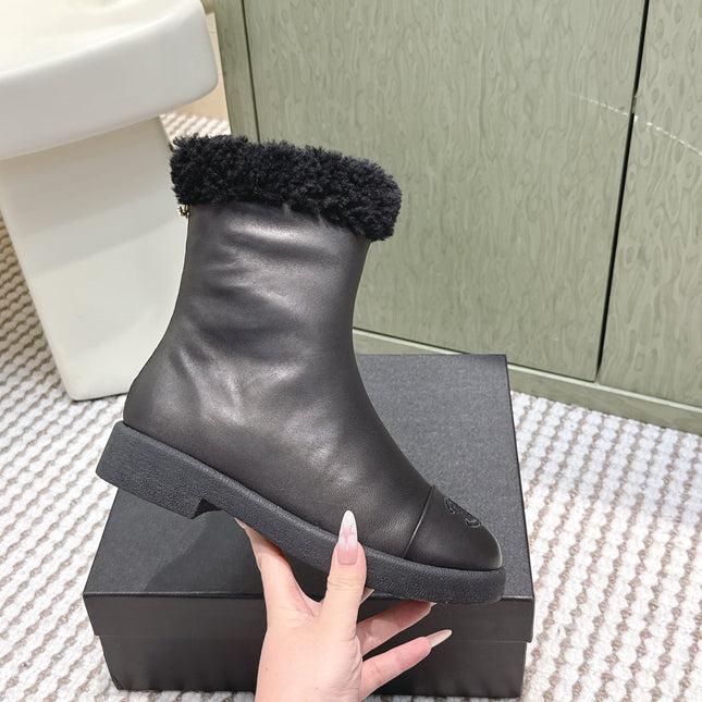 CHANEL 25S CALF-HIGH BOOTS IN BLACK CALFSKIN LINED WITH SHEEPSKIN