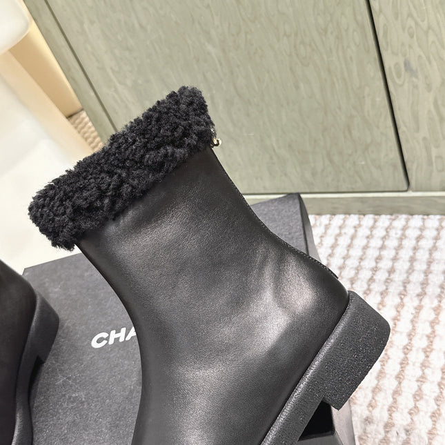 CHANEL 25S CALF-HIGH BOOTS IN BLACK CALFSKIN LINED WITH SHEEPSKIN
