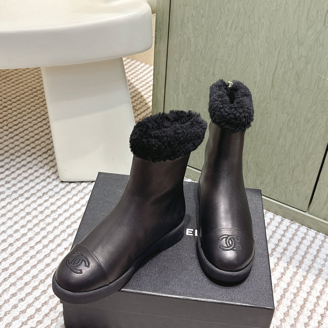 CHANEL 25S CALF-HIGH BOOTS IN BLACK CALFSKIN LINED WITH SHEEPSKIN