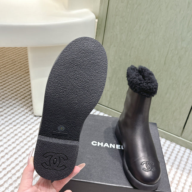 CHANEL 25S CALF-HIGH BOOTS IN BLACK CALFSKIN LINED WITH SHEEPSKIN