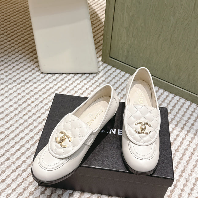CHANEL 25S LOAFERS MOCCASIN 65MM IN WHITE CALFSKIN GOLD HARDWARE