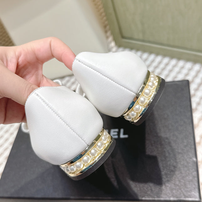 CHANEL 25S MARY JANE BALLET FLATS IN WHITE LAMBSKIN BLACK PATENT CAP TOE WITH BOW