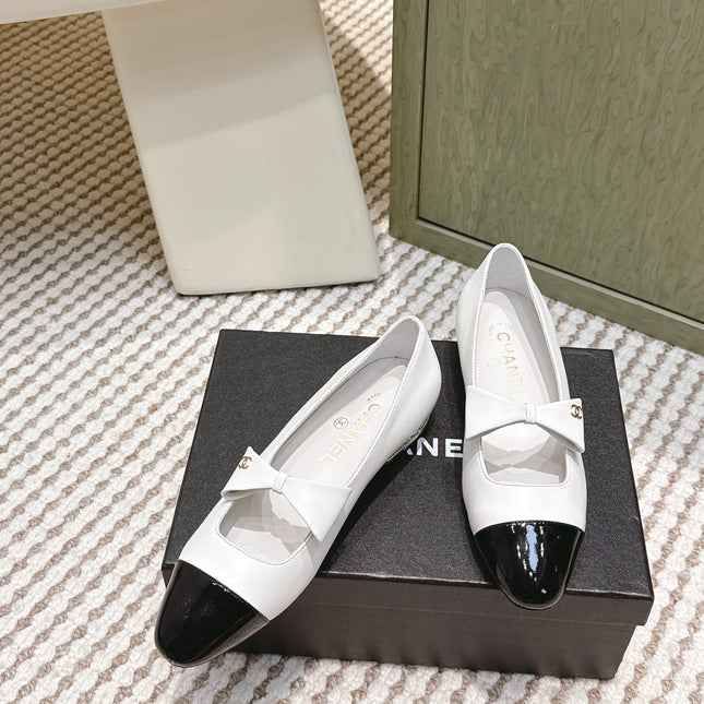 CHANEL 25S MARY JANE BALLET FLATS IN WHITE LAMBSKIN BLACK PATENT CAP TOE WITH BOW