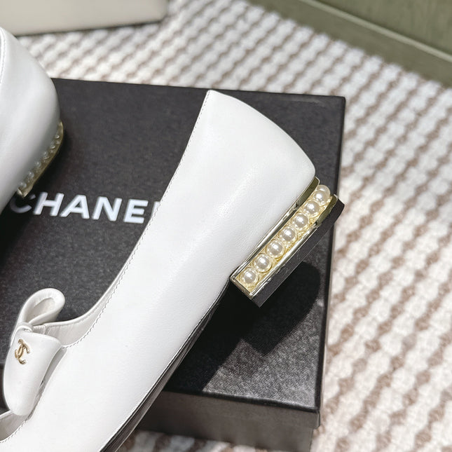 CHANEL 25S MARY JANE BALLET FLATS IN WHITE LAMBSKIN BLACK PATENT CAP TOE WITH BOW