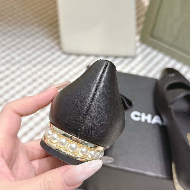 CHANEL 25S MARY JANE BALLET FLATS IN BLACK LAMBSKIN PATENT CAP TOE WITH BOW