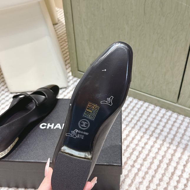 CHANEL 25S MARY JANE BALLET FLATS IN BLACK LAMBSKIN PATENT CAP TOE WITH BOW