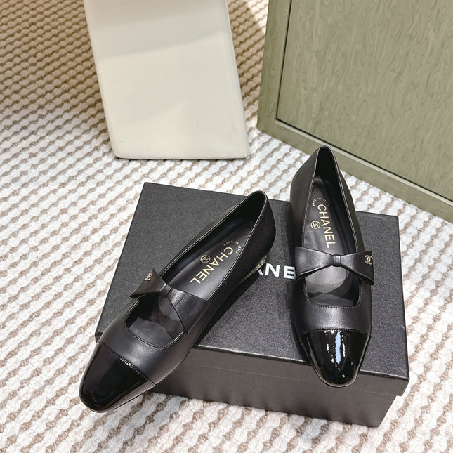 CHANEL 25S MARY JANE BALLET FLATS IN BLACK LAMBSKIN PATENT CAP TOE WITH BOW