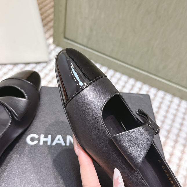 CHANEL 25S MARY JANE BALLET FLATS IN BLACK LAMBSKIN PATENT CAP TOE WITH BOW