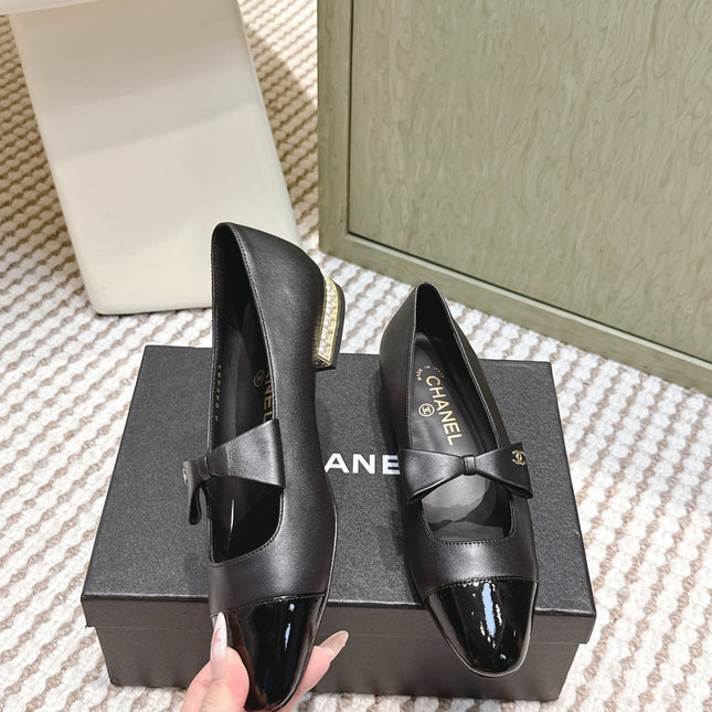 CHANEL 25S MARY JANE BALLET FLATS IN BLACK LAMBSKIN PATENT CAP TOE WITH BOW