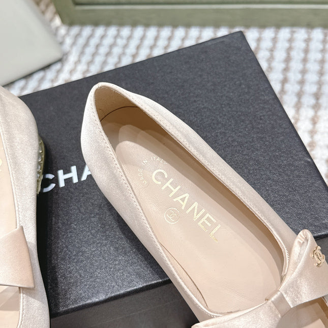 CHANEL 25S MARY JANE BALLET FLATS IN BEIGE SILK WITH BOW