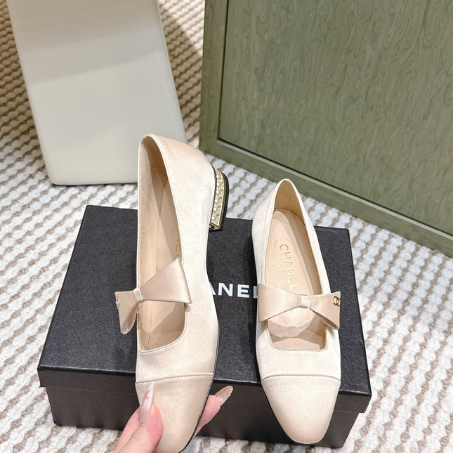 CHANEL 25S MARY JANE BALLET FLATS IN BEIGE SILK WITH BOW