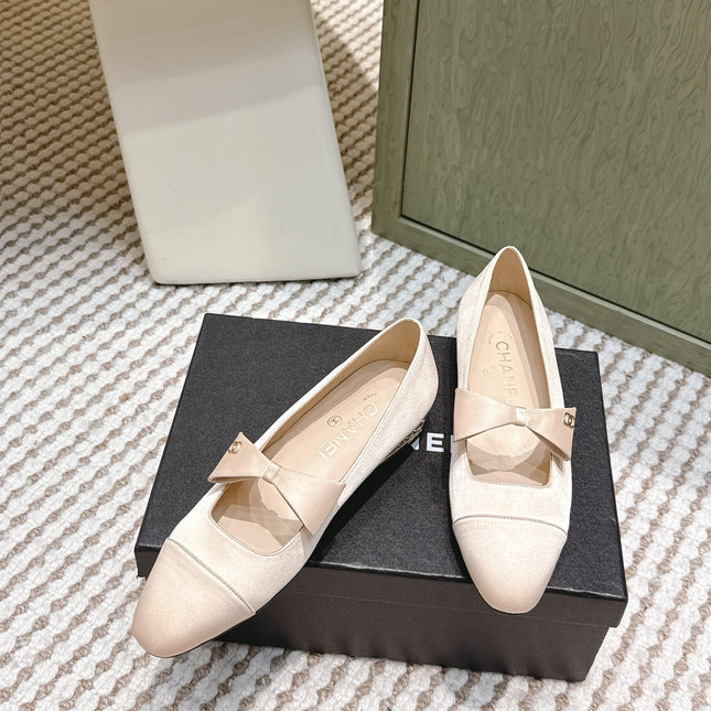 CHANEL 25S MARY JANE BALLET FLATS IN BEIGE SILK WITH BOW