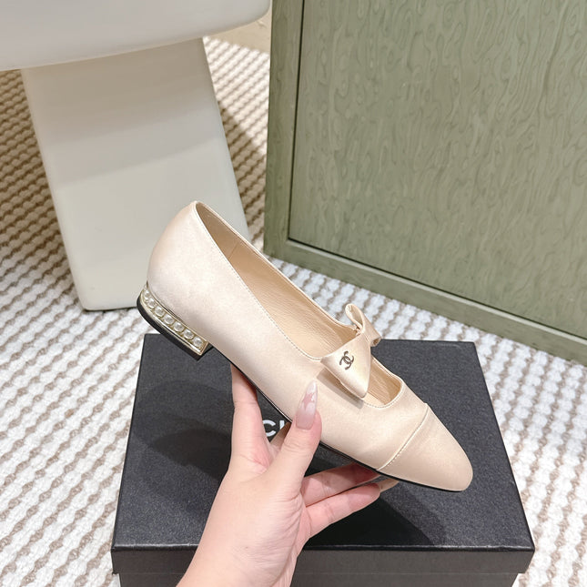 CHANEL 25S MARY JANE BALLET FLATS IN BEIGE SILK WITH BOW