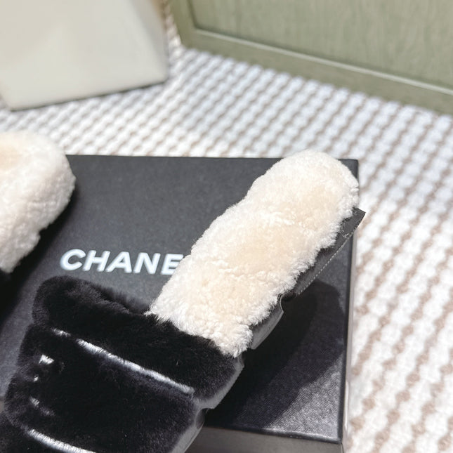CHANEL 25S FLUFFY SLIDERS IN BEIGE AND BLACK