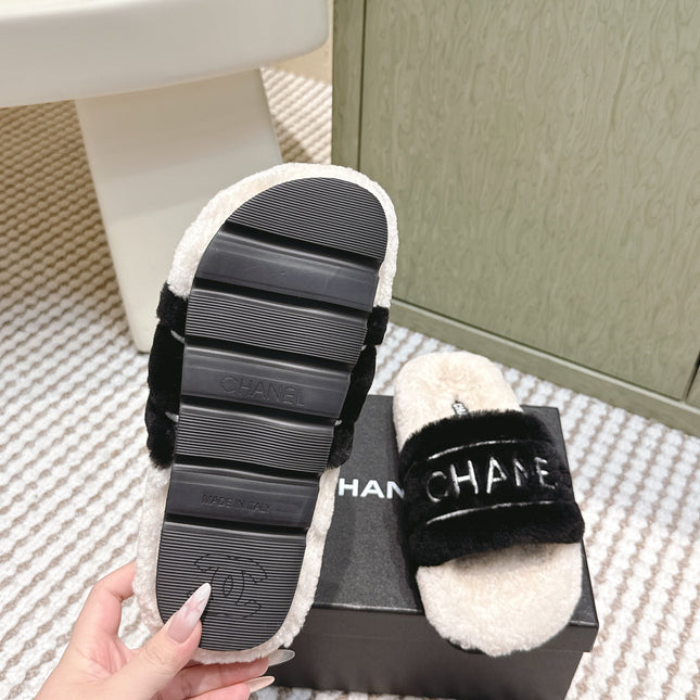 CHANEL 25S FLUFFY SLIDERS IN BEIGE AND BLACK